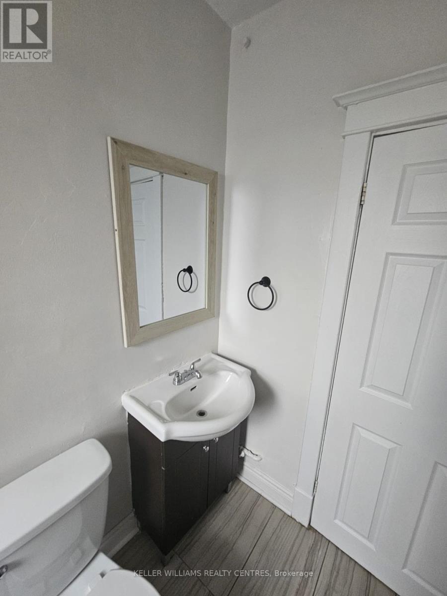 5 - 991 Main Street E, Hamilton, ON - Indoor Photo Showing Bathroom