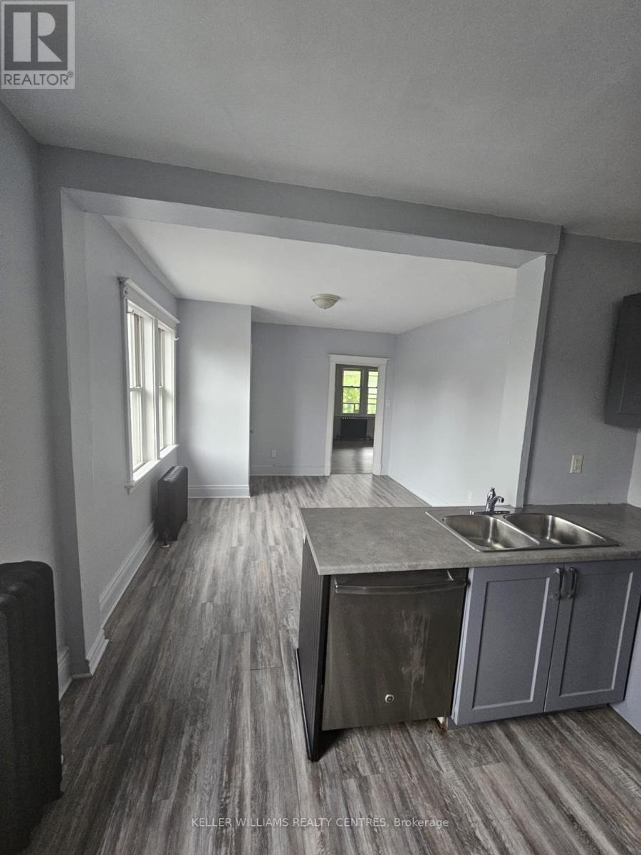 5 - 991 Main Street E, Hamilton, ON - Indoor Photo Showing Kitchen
