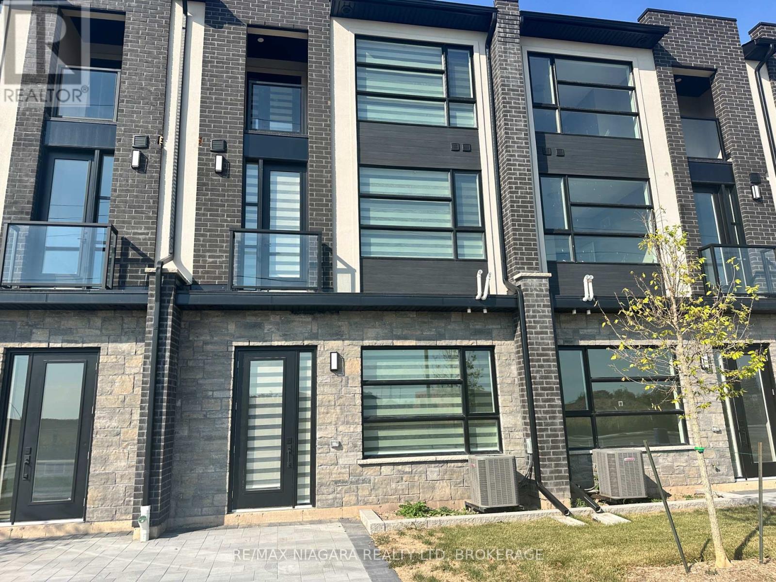 Front of Town - Unit 4 - 17 Keystone Trail, Welland (Lincoln/Crowland), ON