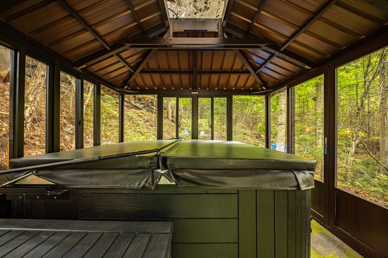 Hot tub - 1330 Mtée Gagnon, Val-David, QC - With Exterior