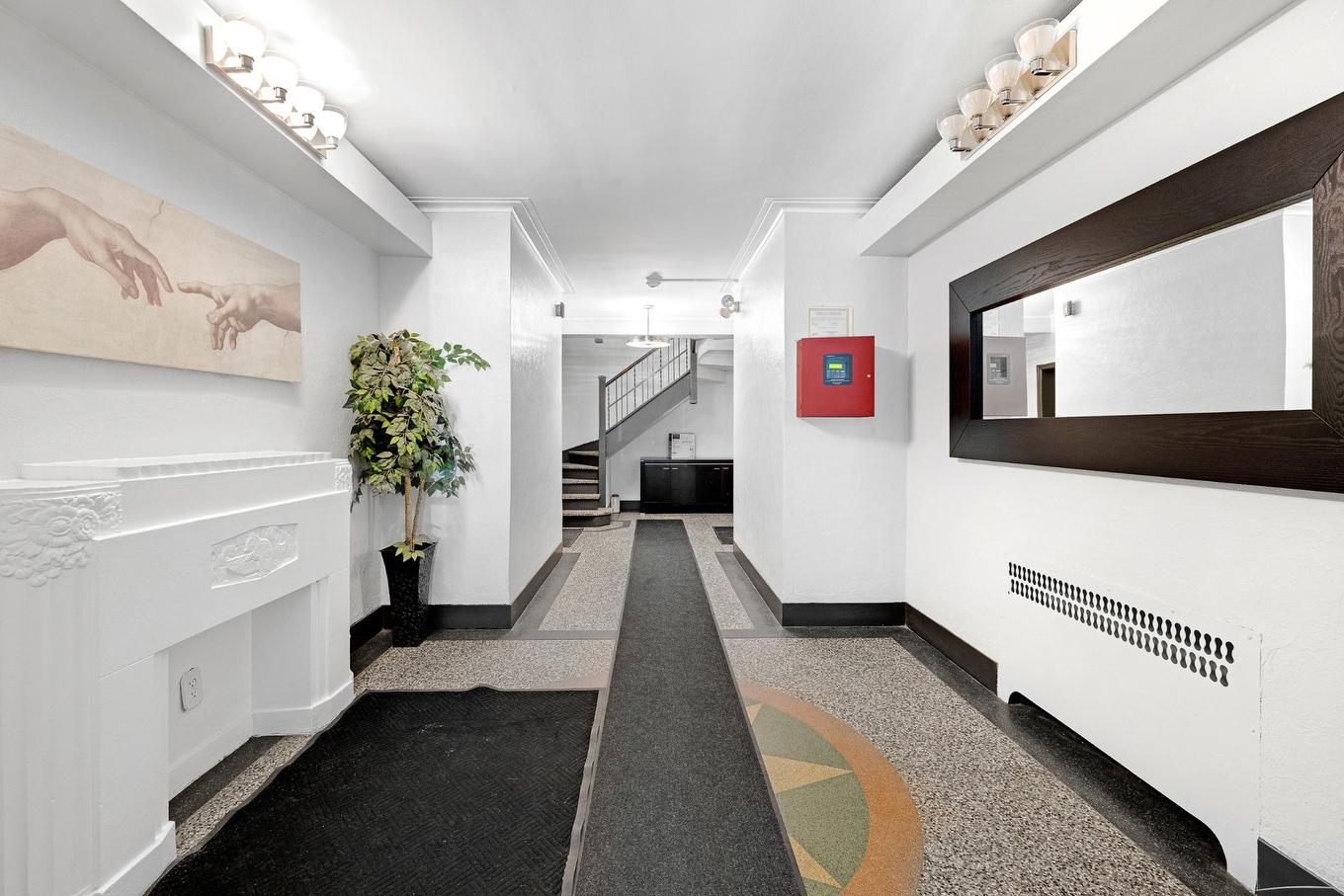 Hall - 1-4645 Boul. Grand, Montréal (Côte-Des-Neiges/Notre-Dame-De-Grâce), QC - Indoor Photo Showing Other Room