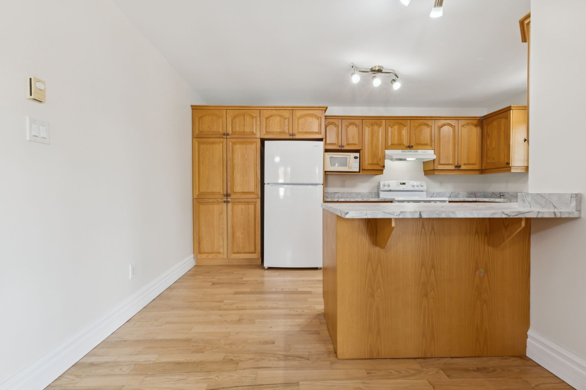 Kitchen - 30Z Ch. Des Cavernes, Cantley, QC