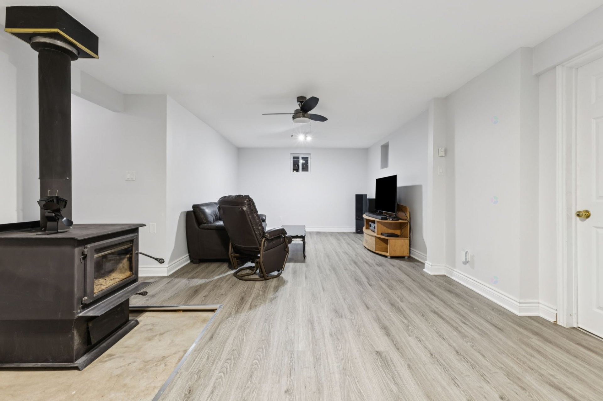 Family Room - 30Z Ch. Des Cavernes, Cantley, QC