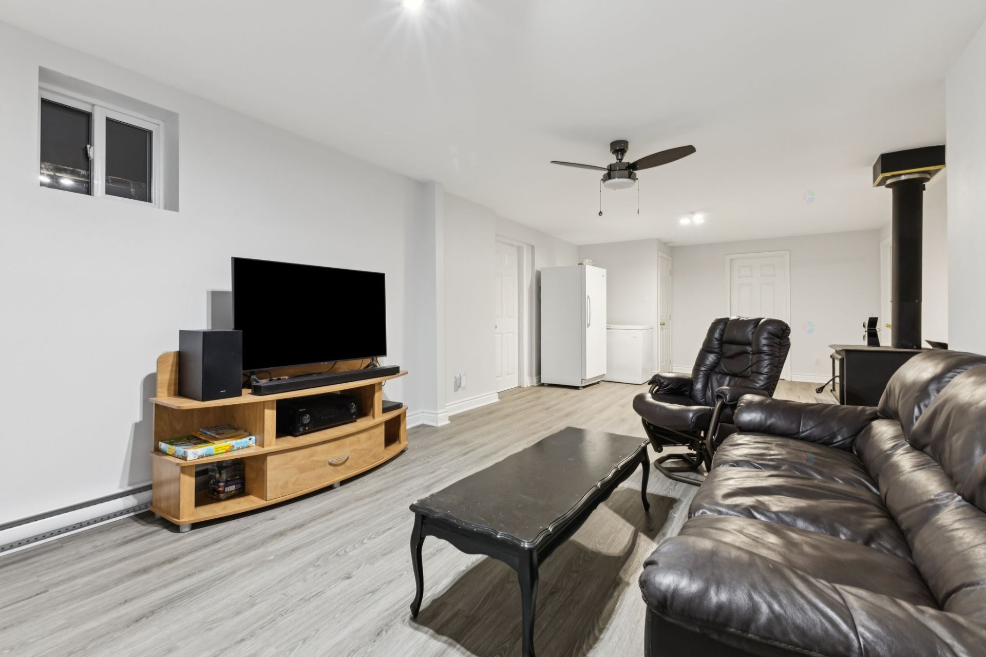 Family Room - 30Z Ch. Des Cavernes, Cantley, QC