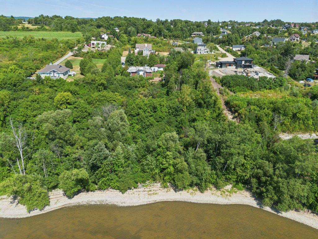 Waterfront - 20 Ch. Du Sumac, Pontiac, QC