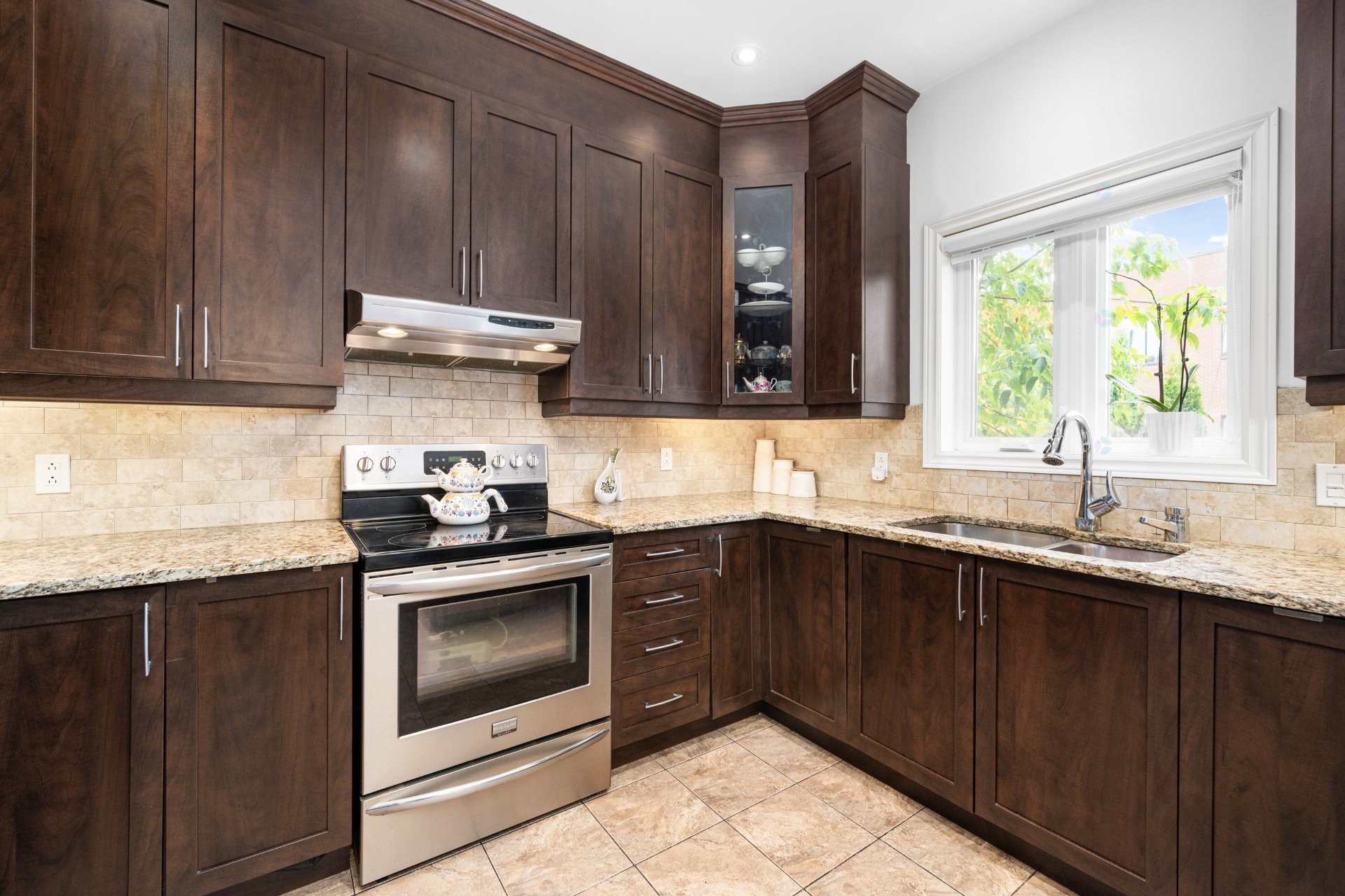 Kitchen - 10Z Crois. Mirabel, Dollard-Des-Ormeaux, QC - Indoor Photo Showing Kitchen With Double Sink