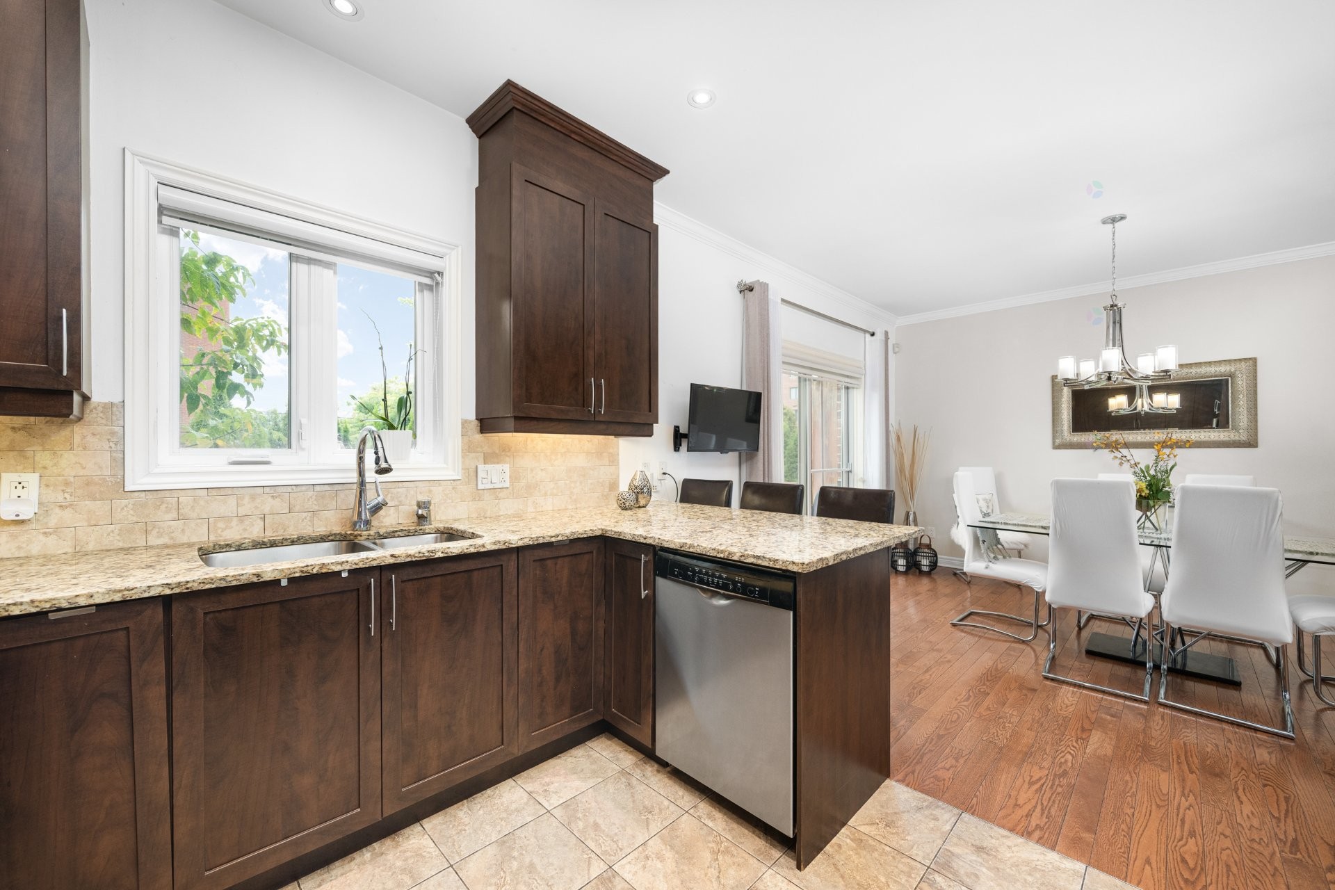 Kitchen - 10Z Crois. Mirabel, Dollard-Des-Ormeaux, QC - Indoor Photo Showing Kitchen With Double Sink