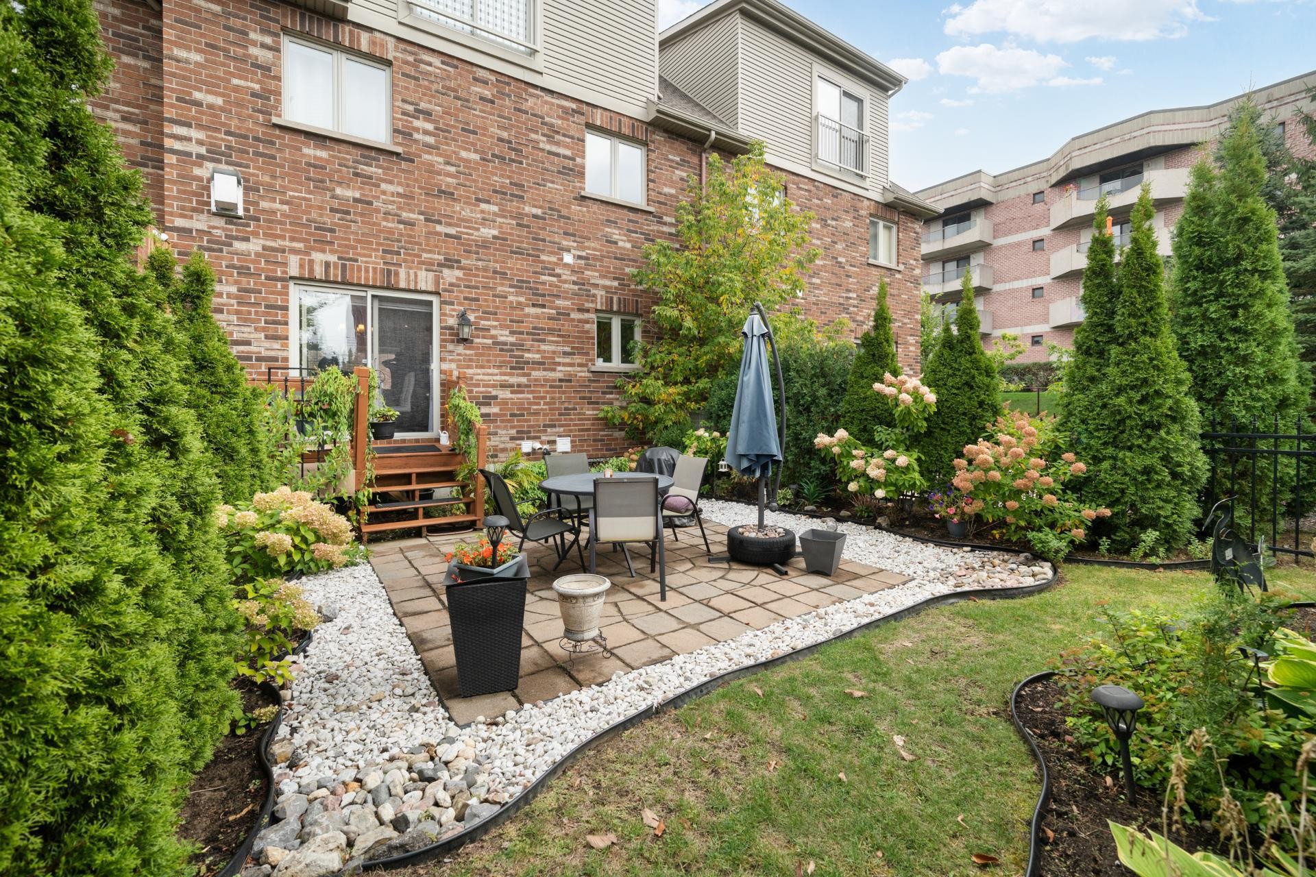 Courtyard - 10Z Crois. Mirabel, Dollard-Des-Ormeaux, QC - Outdoor