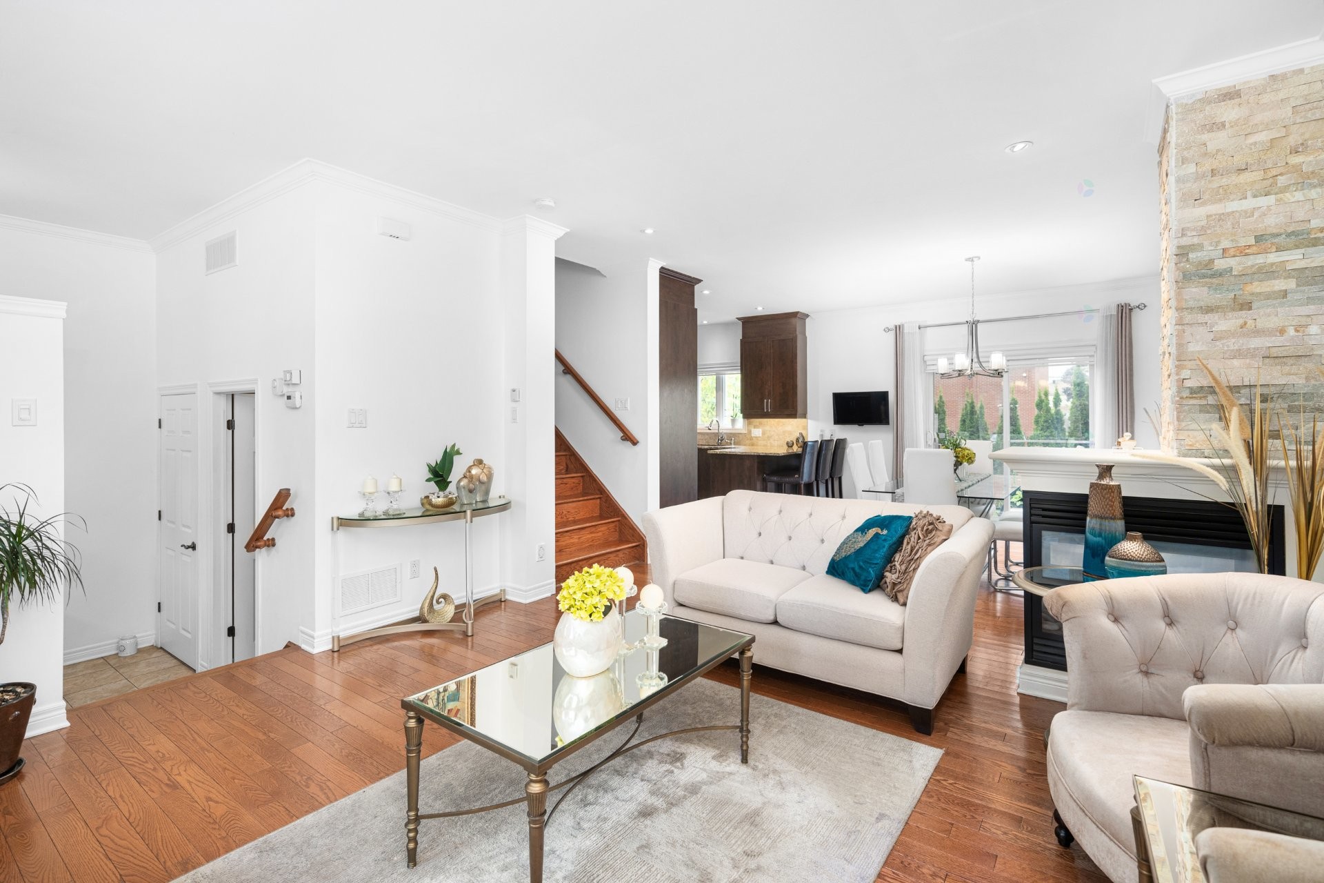 Living Room - 10Z Crois. Mirabel, Dollard-Des-Ormeaux, QC - Indoor Photo Showing Living Room