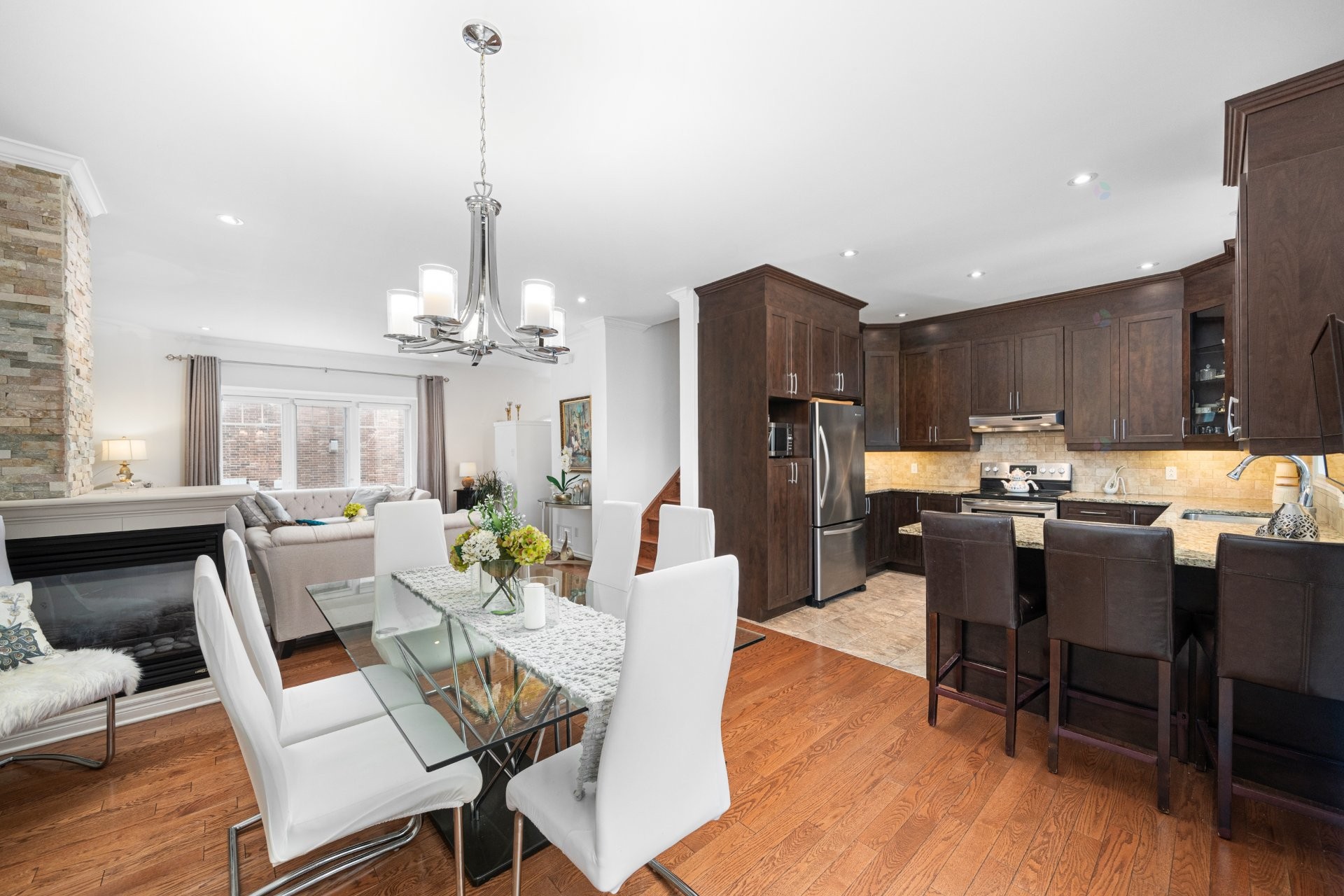 Dining Room - 10Z Crois. Mirabel, Dollard-Des-Ormeaux, QC - Indoor Photo Showing Dining Room