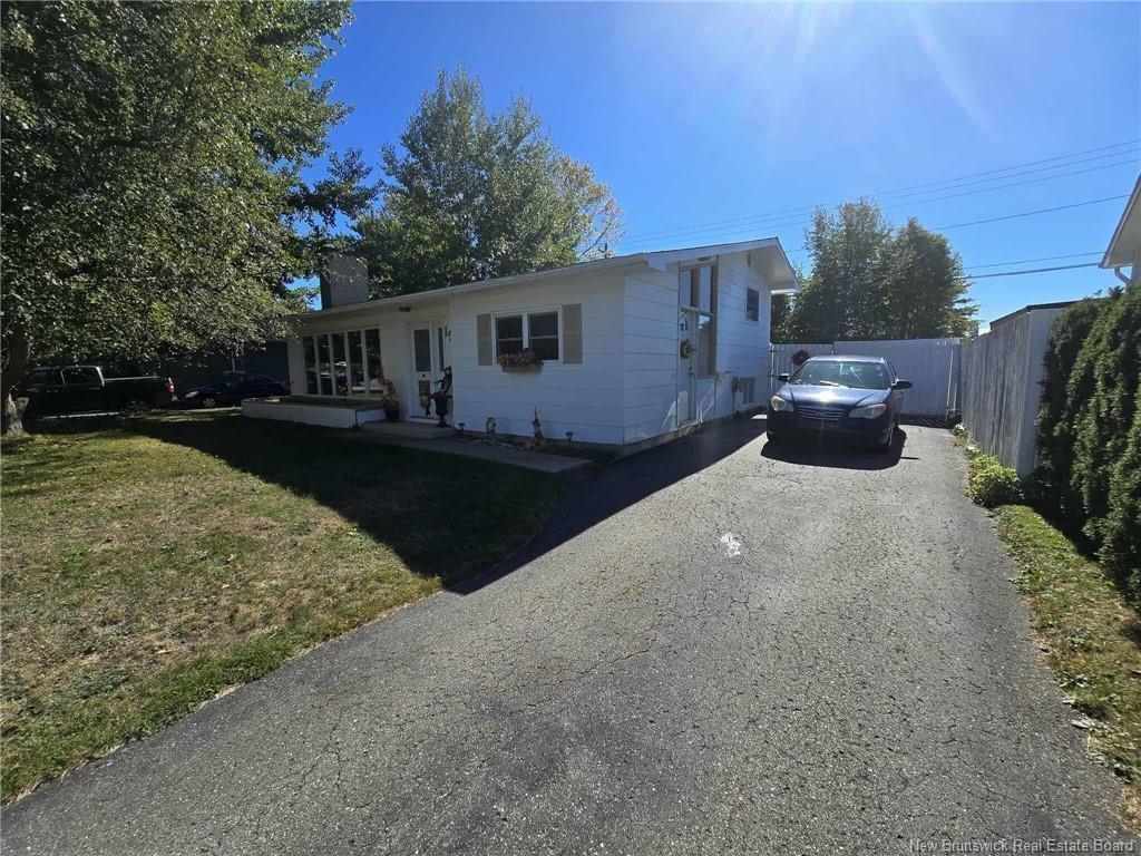 1205 Centennial St, Bathurst, NB