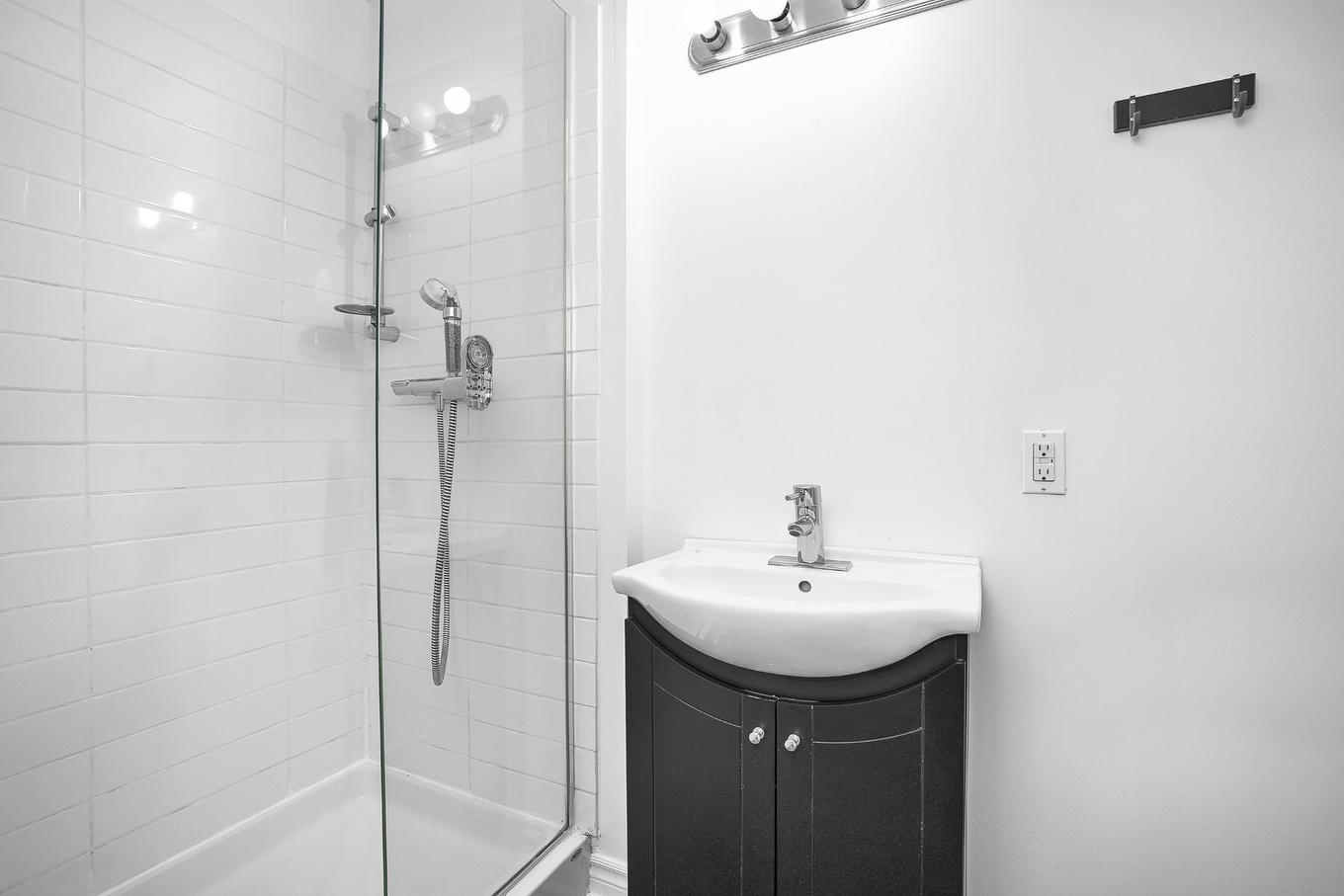 Salle de bains attenante à la CCP - 926 Rue Roy E., Montréal (Le Plateau-Mont-Royal), QC - Indoor Photo Showing Bathroom