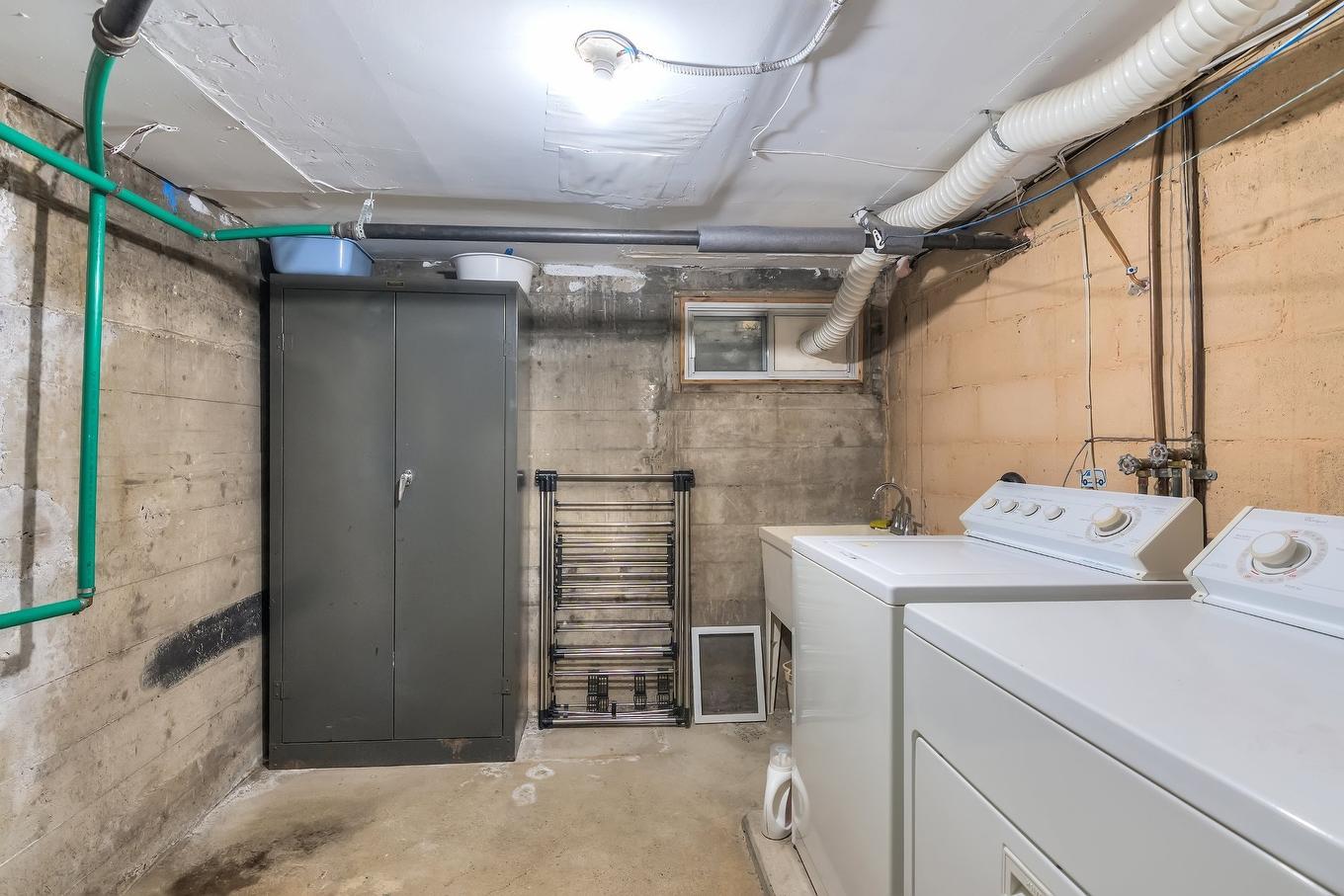 Salle de lavage - 4610 Av. Doherty, Montréal (Côte-Des-Neiges/Notre-Dame-De-Grâce), QC - Indoor Photo Showing Laundry Room