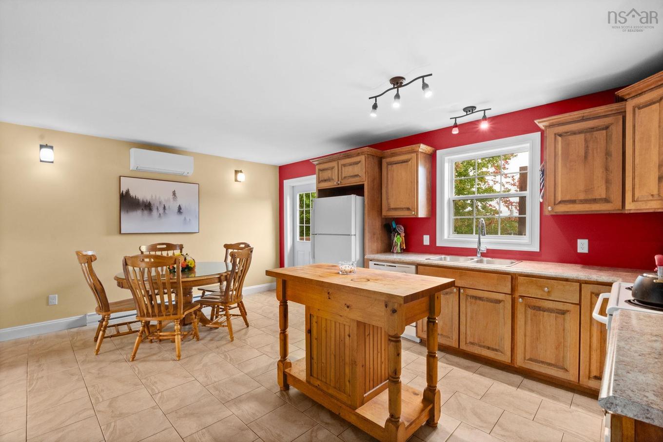 28 Forest Hill Road, Bridgewater, NS