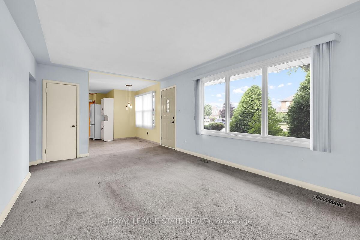 220 Winona Road, Hamilton, ON - Indoor Photo Showing Other Room