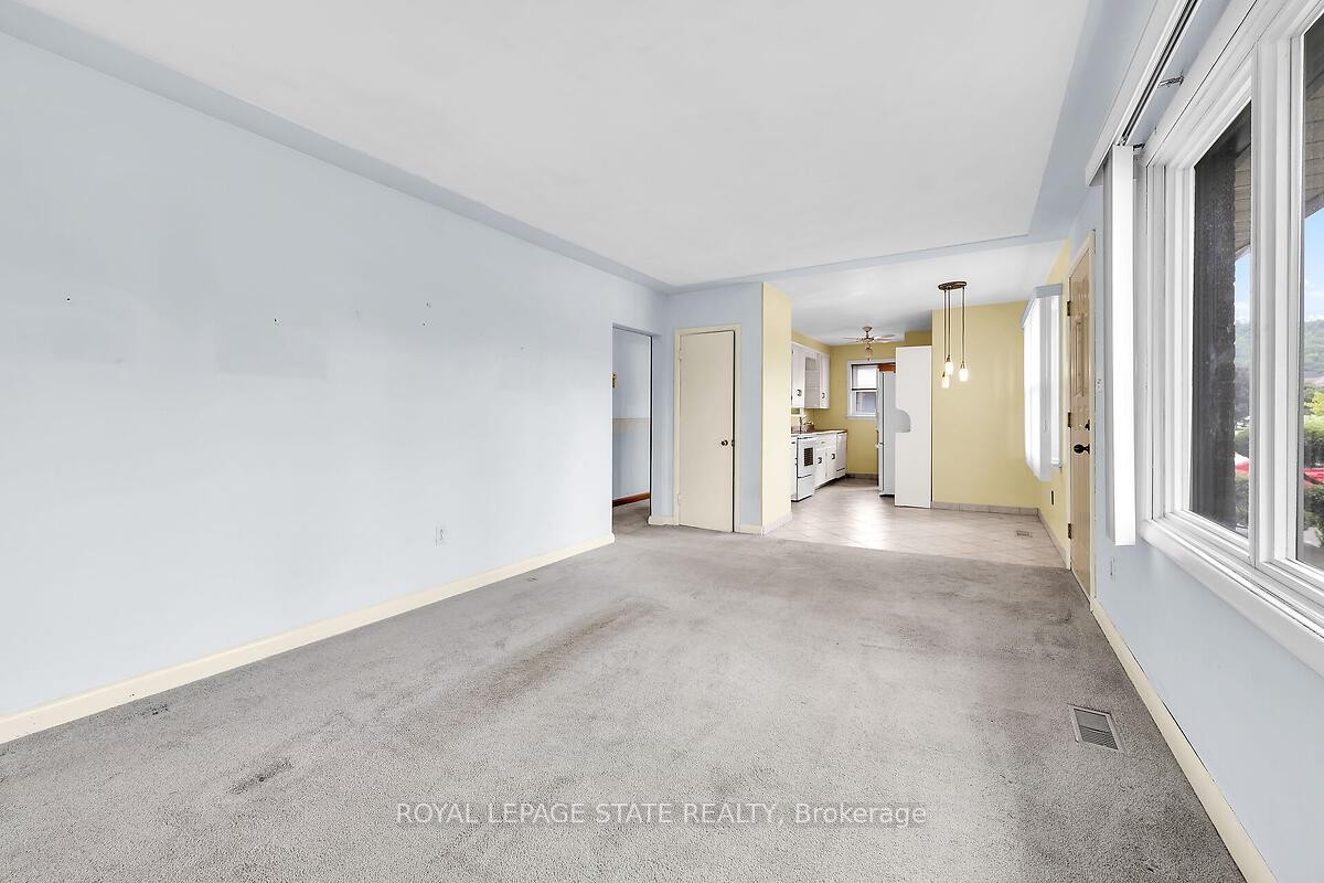 220 Winona Road, Hamilton, ON - Indoor Photo Showing Other Room