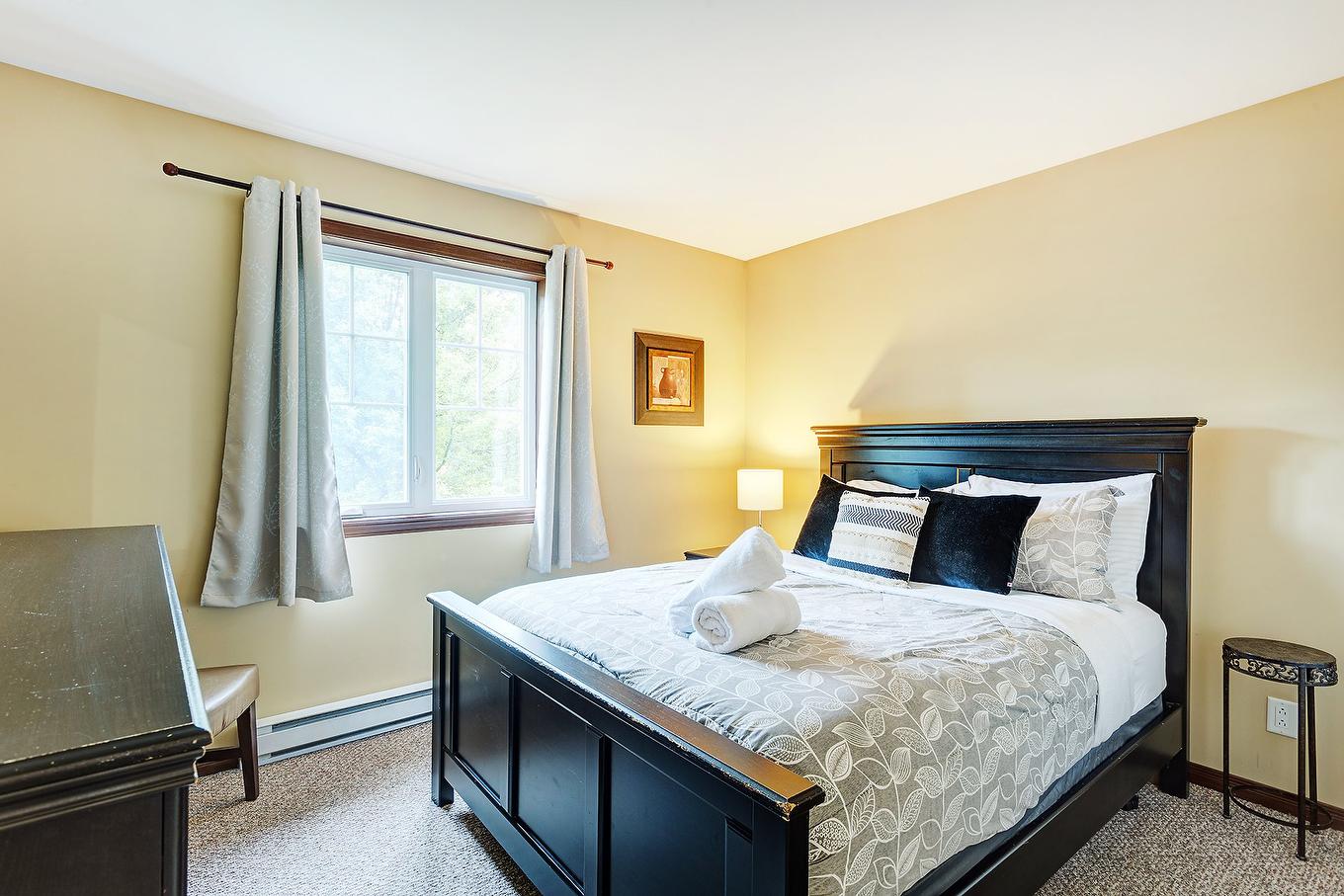 Chambre à coucher principale - 1824 Ch. Du Golf, Mont-Tremblant, QC - Indoor Photo Showing Bedroom