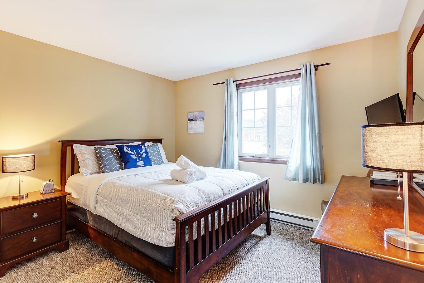 Chambre à coucher - 1824 Ch. Du Golf, Mont-Tremblant, QC - Indoor Photo Showing Bedroom