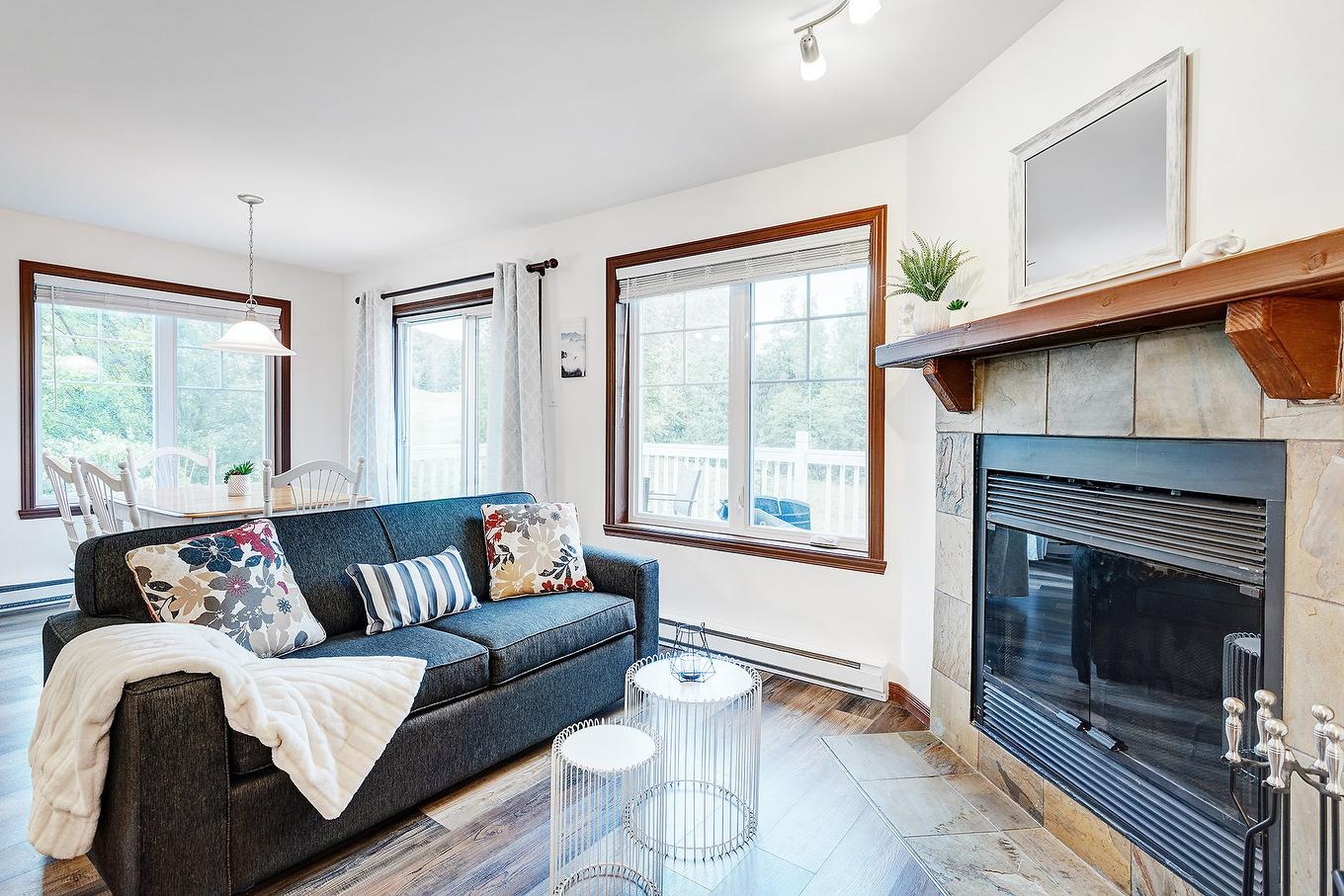 Salon - 1824 Ch. Du Golf, Mont-Tremblant, QC - Indoor Photo Showing Living Room With Fireplace