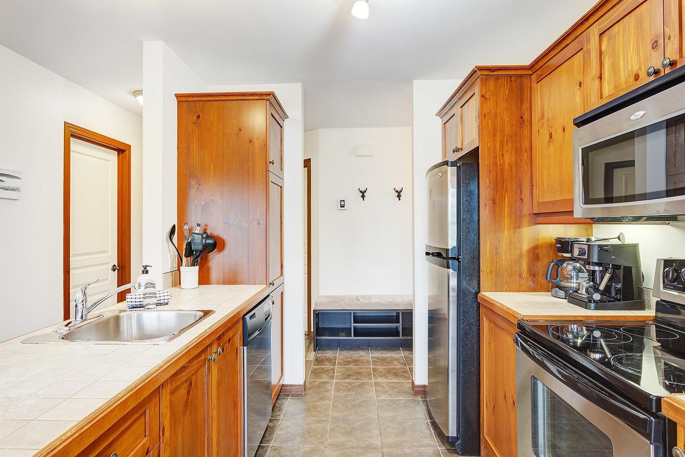 Cuisine - 1824 Ch. Du Golf, Mont-Tremblant, QC - Indoor Photo Showing Kitchen