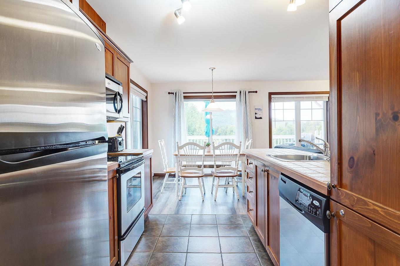 Cuisine - 1824 Ch. Du Golf, Mont-Tremblant, QC - Indoor Photo Showing Kitchen