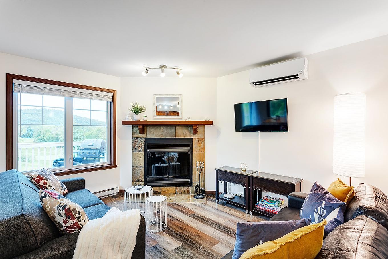 Salon - 1824 Ch. Du Golf, Mont-Tremblant, QC - Indoor Photo Showing Living Room With Fireplace