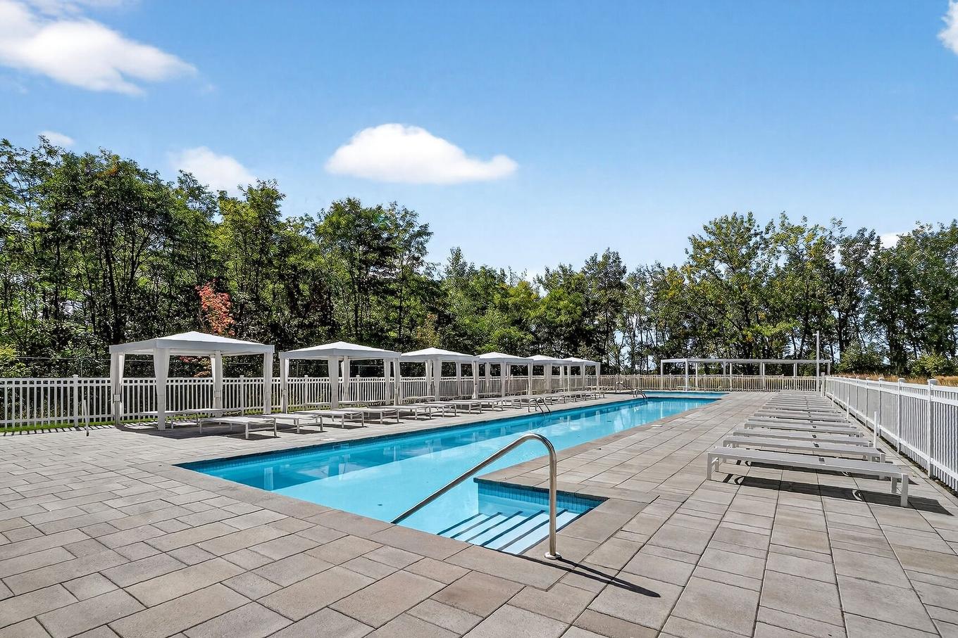 Piscine - 1303-1000 Rue André-Prévost, Montréal (Verdun/Île-Des-Soeurs), QC - Outdoor With In Ground Pool With Backyard