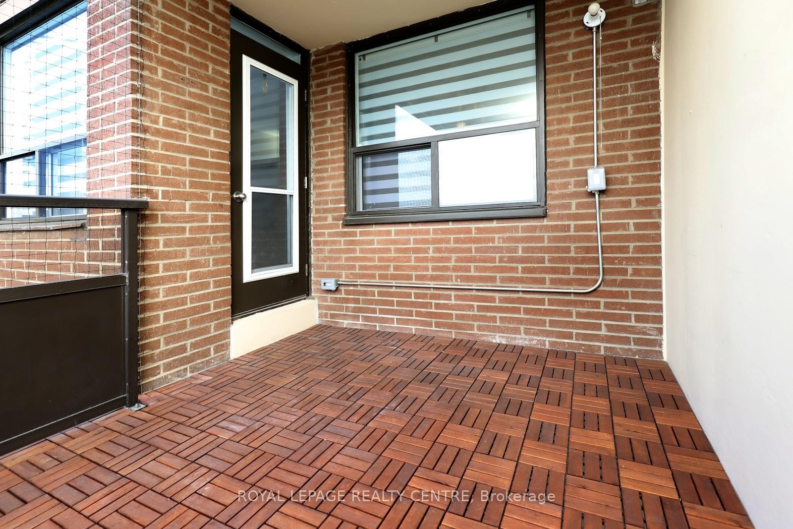 605-551 The West Mall N/A, Toronto, ON - With Exterior