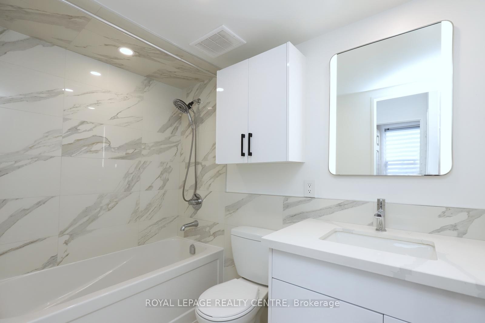 605-551 The West Mall N/A, Toronto, ON - Indoor Photo Showing Bathroom