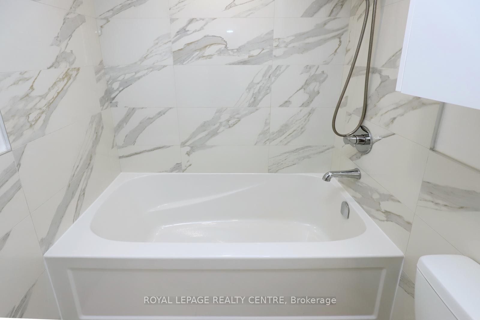 605-551 The West Mall N/A, Toronto, ON - Indoor Photo Showing Bathroom