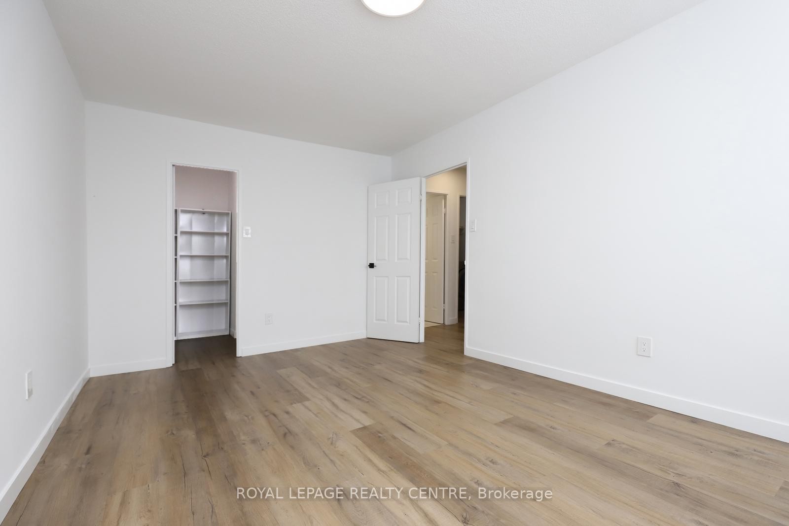 605-551 The West Mall N/A, Toronto, ON - Indoor Photo Showing Other Room