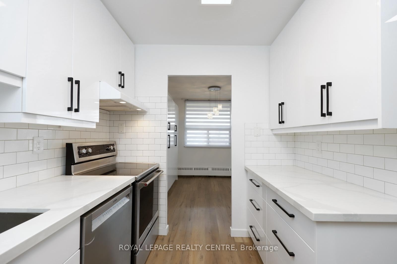 605-551 The West Mall N/A, Toronto, ON - Indoor Photo Showing Kitchen With Upgraded Kitchen