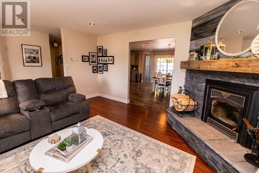 27 Wagg Place, Pasadena, NL - Indoor Photo Showing Living Room With Fireplace