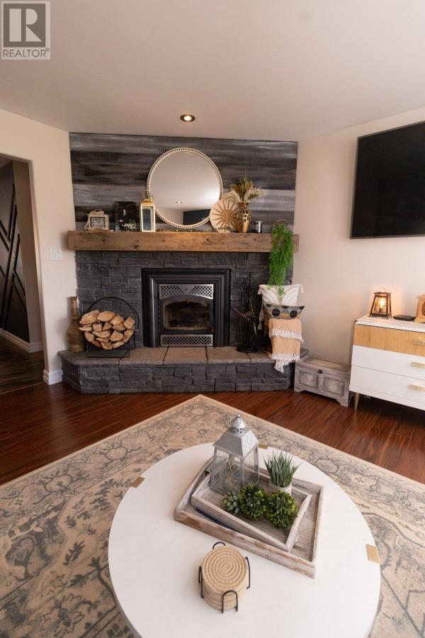 27 Wagg Place, Pasadena, NL - Indoor Photo Showing Living Room With Fireplace