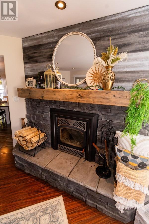 27 Wagg Place, Pasadena, NL - Indoor Photo Showing Living Room With Fireplace