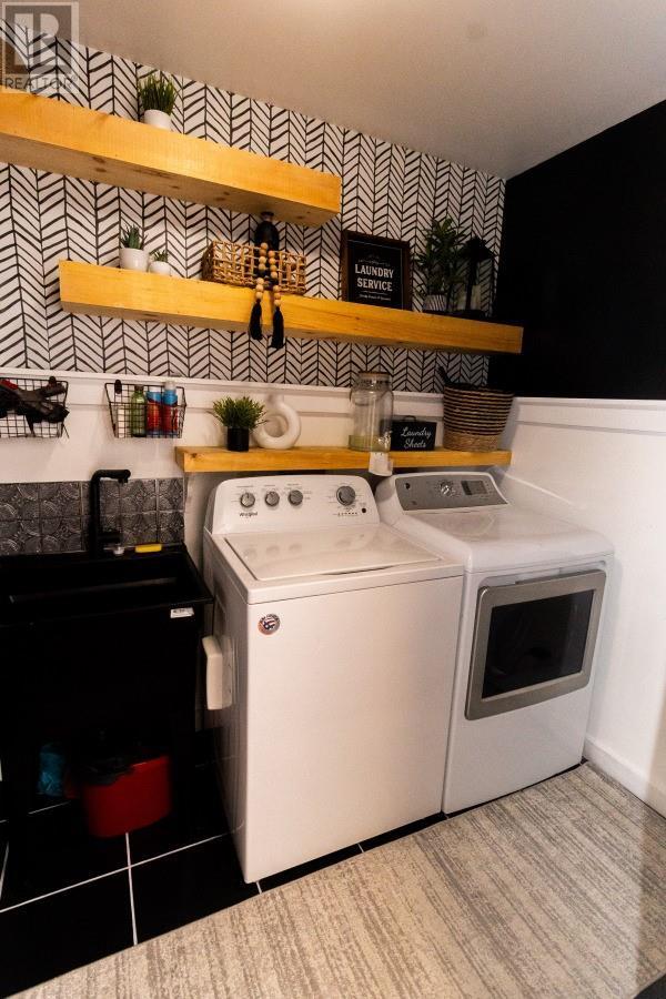 27 Wagg Place, Pasadena, NL - Indoor Photo Showing Laundry Room