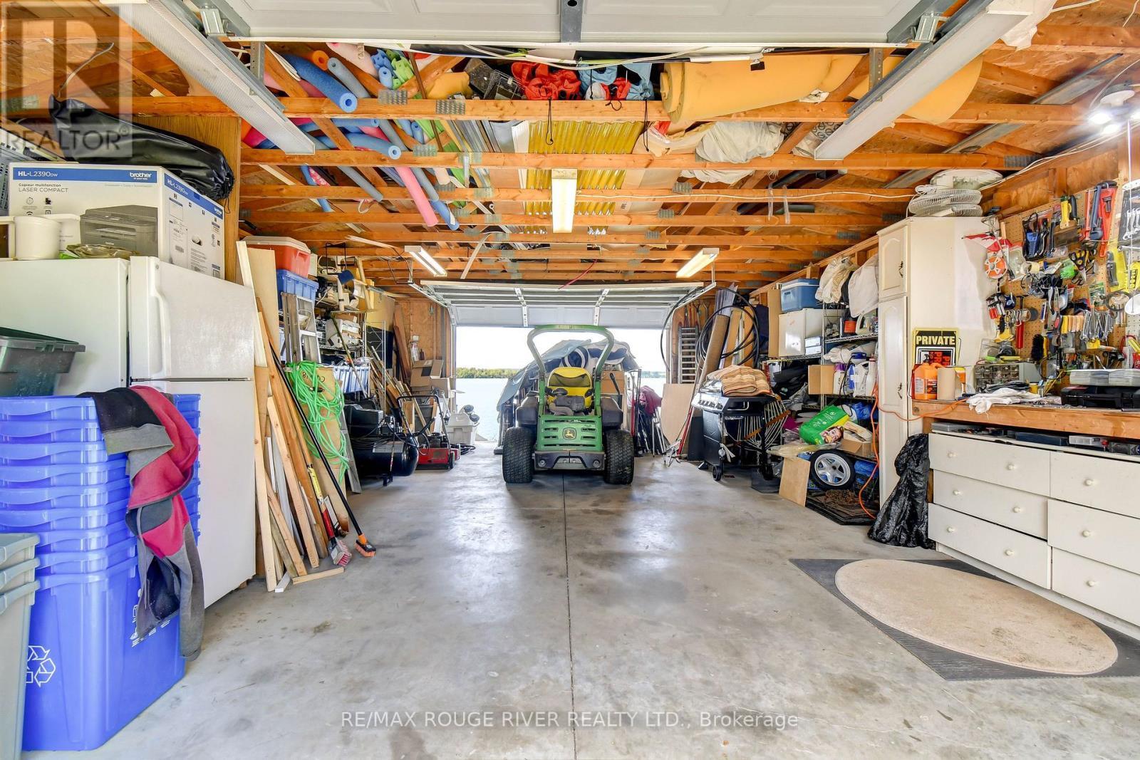 198 - 68 Robins Road, Alnwick/Haldimand, ON - Indoor Photo Showing Garage
