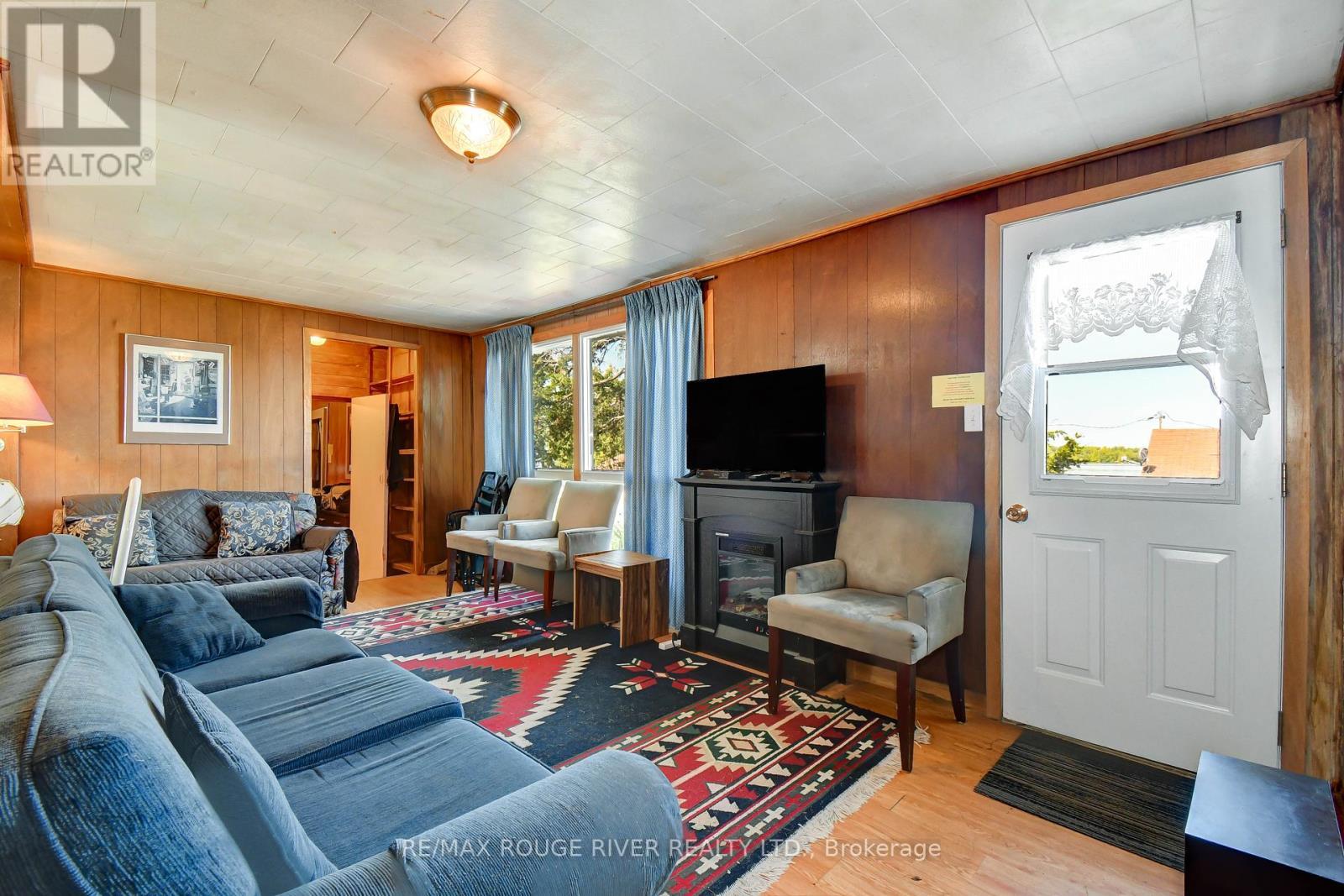 198 - 68 Robins Road, Alnwick/Haldimand, ON - Indoor Photo Showing Living Room With Fireplace