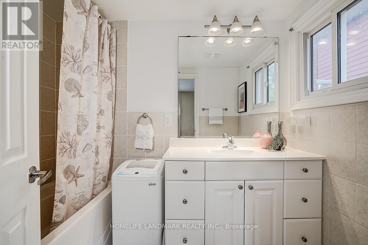 89 Whitehorn Crescent, Toronto, ON - Indoor Photo Showing Bathroom