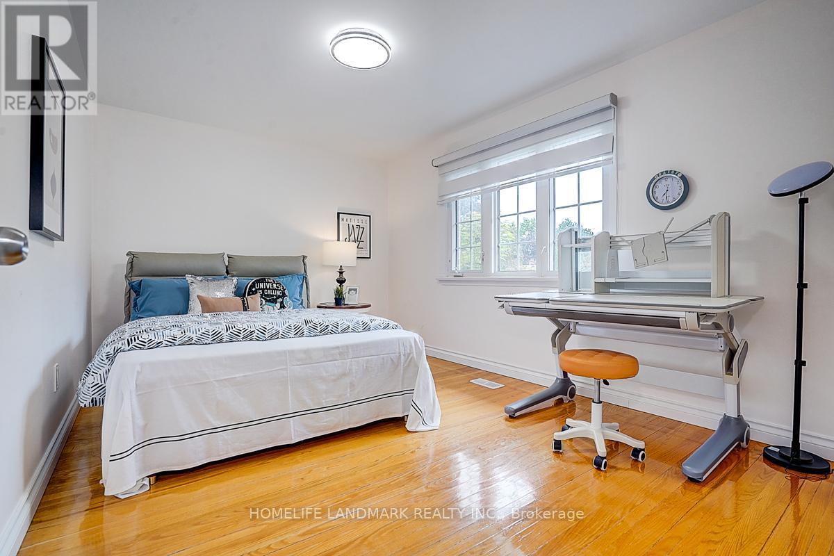 89 Whitehorn Crescent, Toronto, ON - Indoor Photo Showing Bedroom
