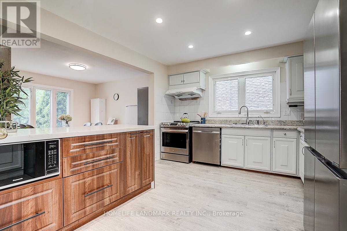 89 Whitehorn Crescent, Toronto, ON - Indoor Photo Showing Kitchen With Upgraded Kitchen
