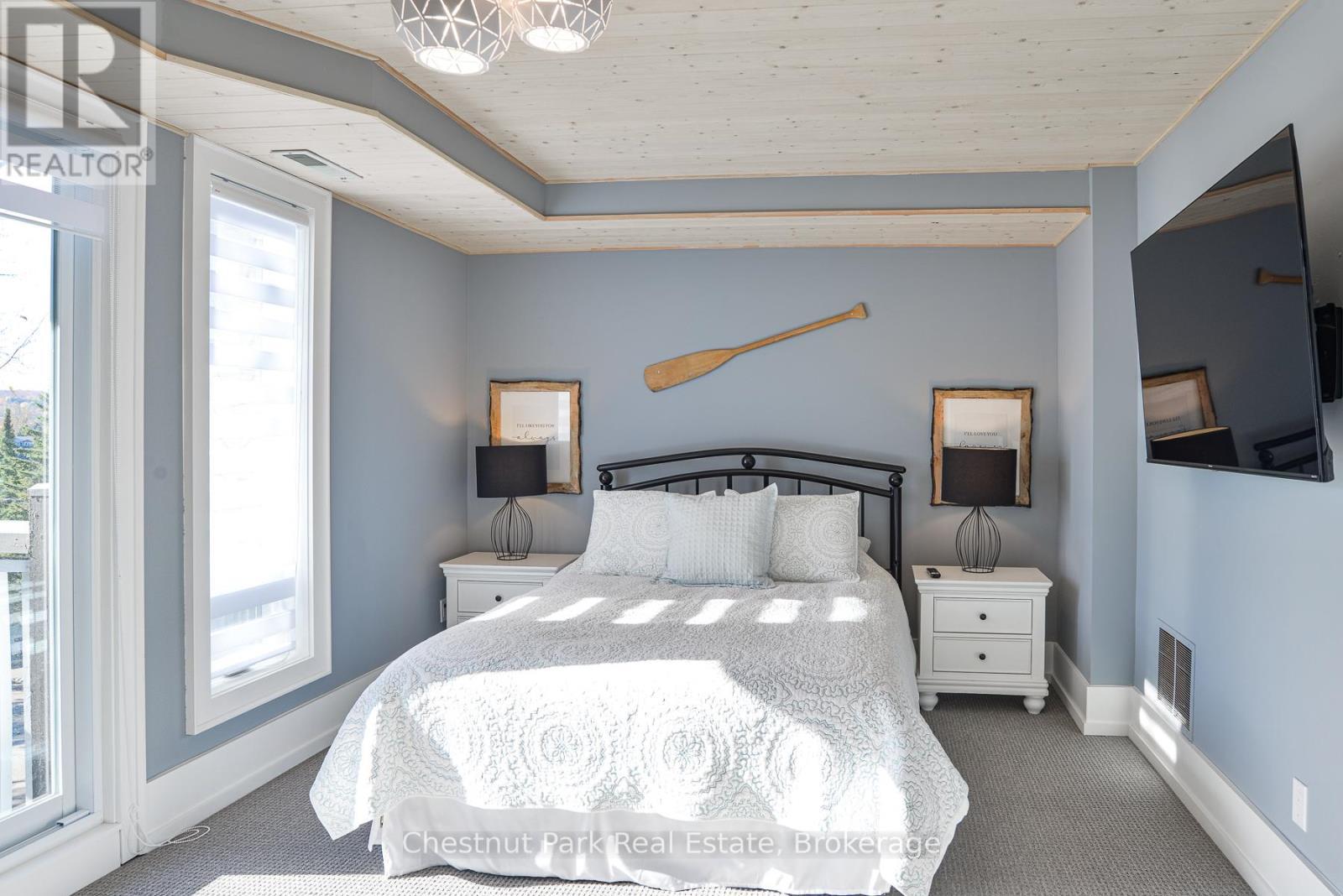 Main Floor Bedroom 3 - Right Side - 4 Turner Drive, Huntsville (Chaffey), ON - Indoor Photo Showing Bedroom