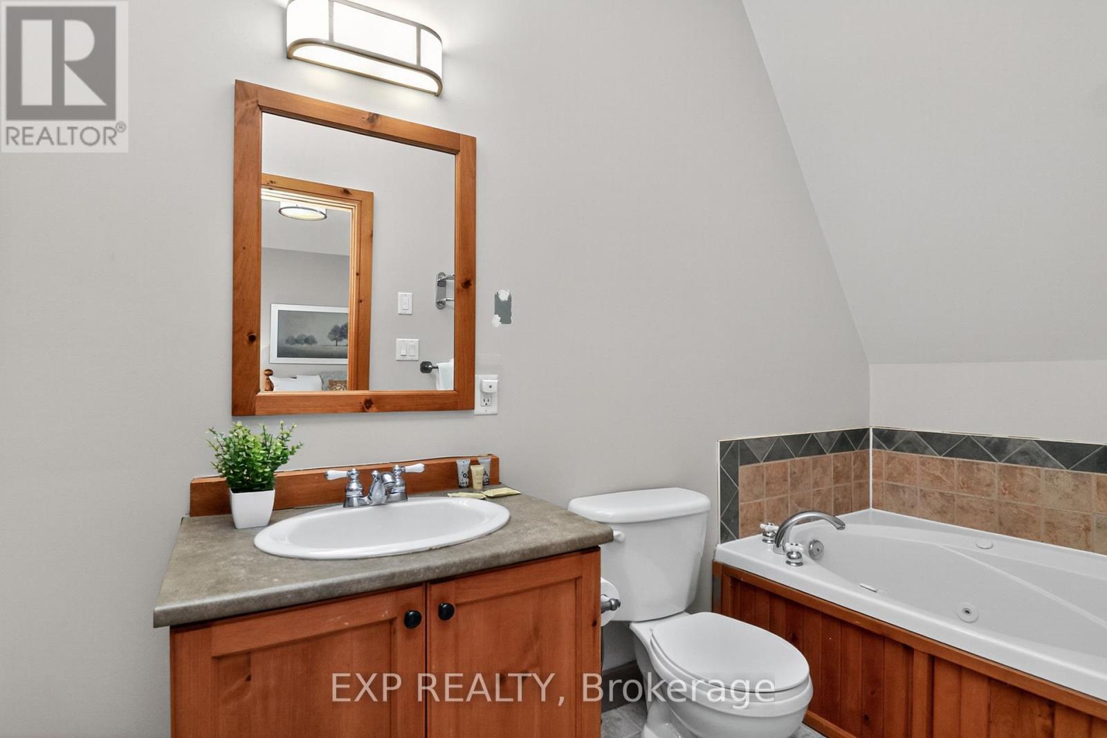 ensuite- second floor- 4pc - 222 - 170 Snowbridge Way, Blue Mountains, ON - Indoor Photo Showing Bathroom