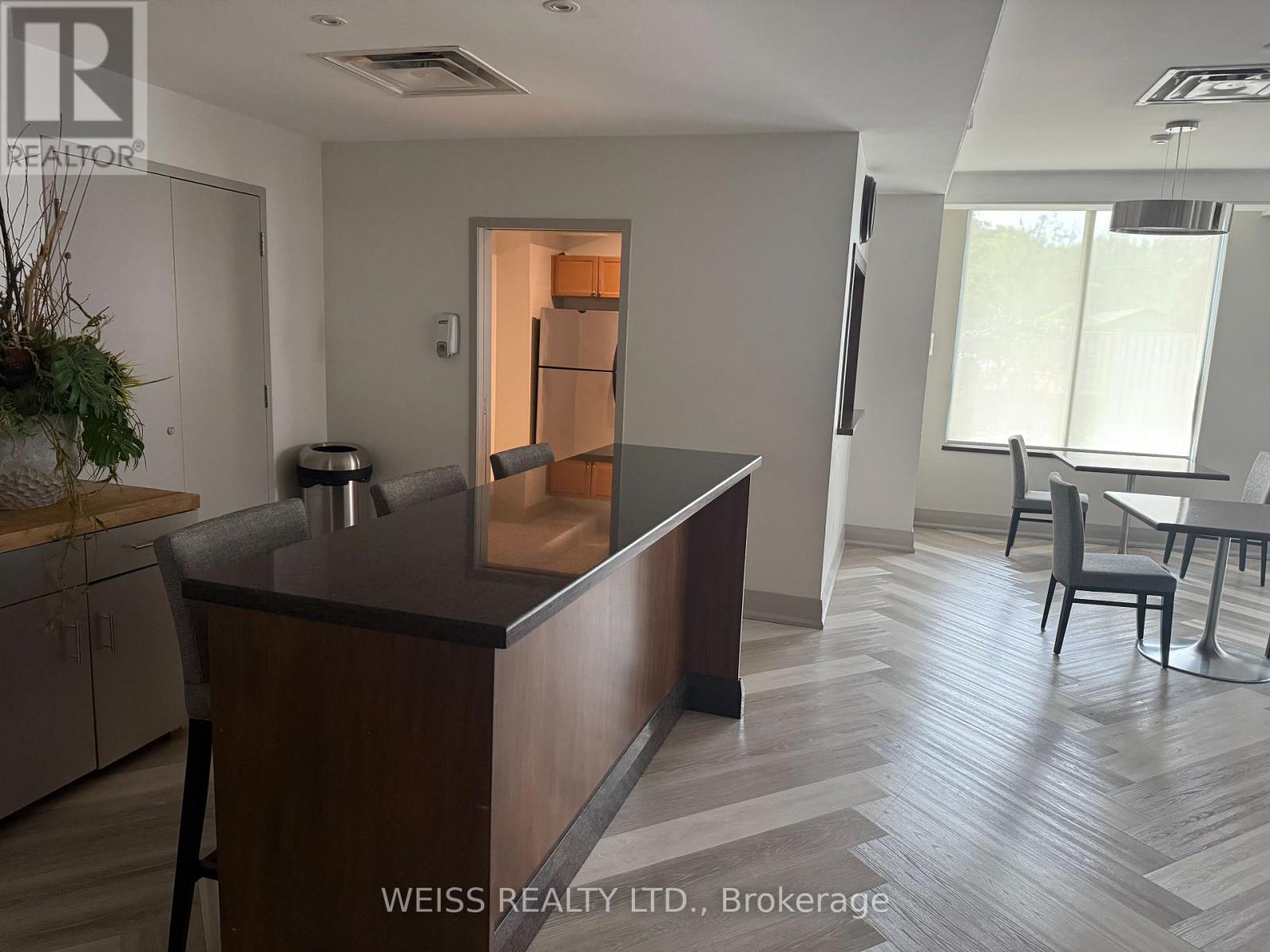 707 - 3830 Bathurst Street W, Toronto, ON - Indoor