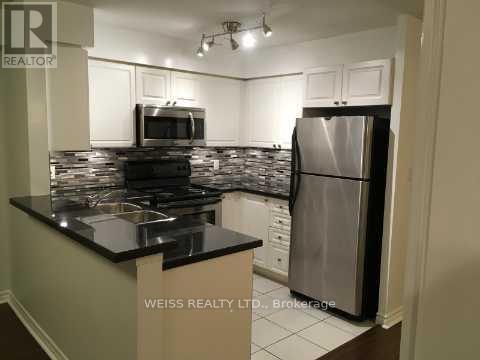 707 - 3830 Bathurst Street W, Toronto, ON - Indoor Photo Showing Kitchen