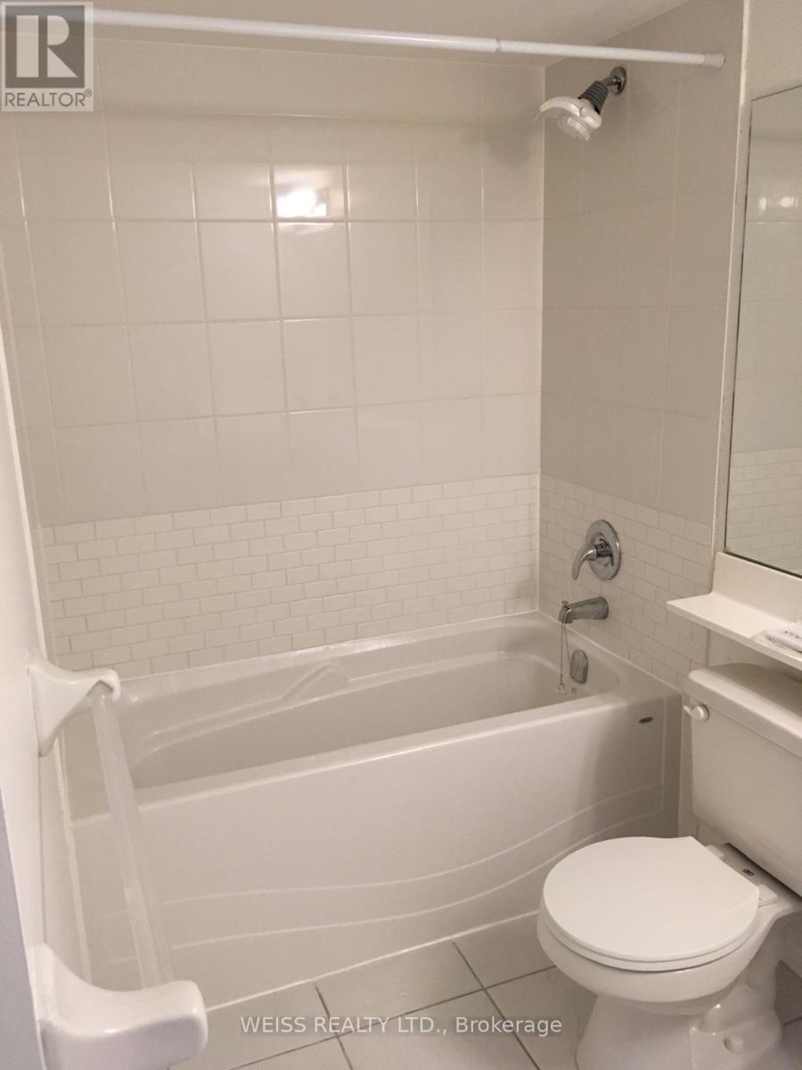 707 - 3830 Bathurst Street W, Toronto, ON - Indoor Photo Showing Bathroom