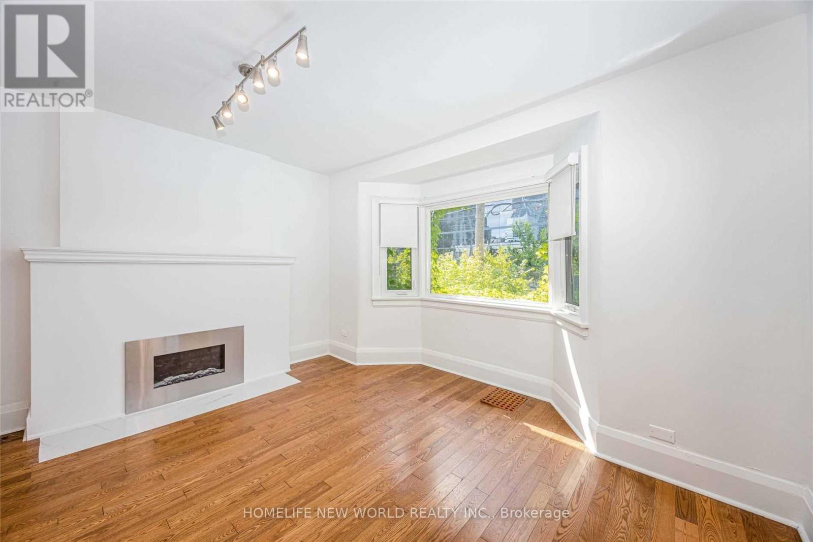 14 Franklin Avenue, Toronto, ON - Indoor With Fireplace