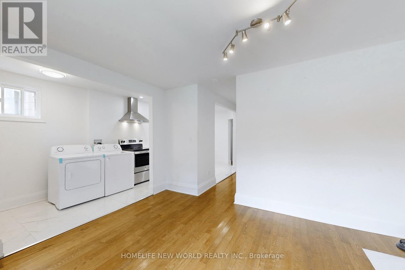 14 Franklin Avenue, Toronto, ON - Indoor Photo Showing Laundry Room
