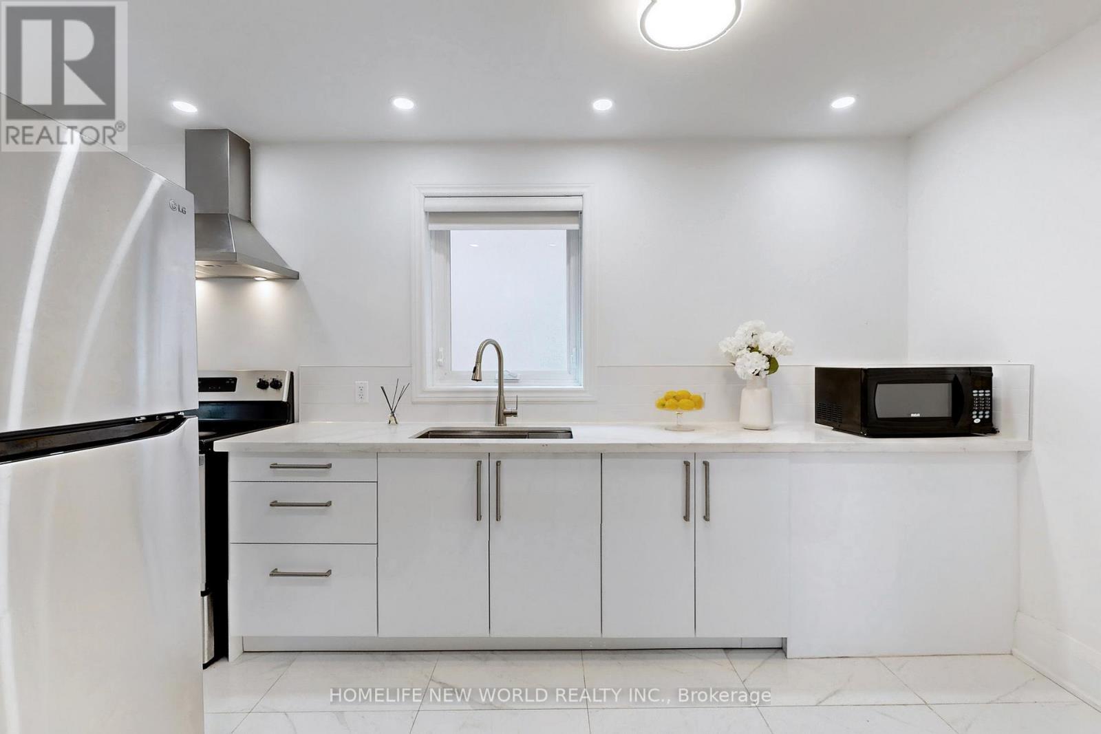 14 Franklin Avenue, Toronto, ON - Indoor Photo Showing Kitchen