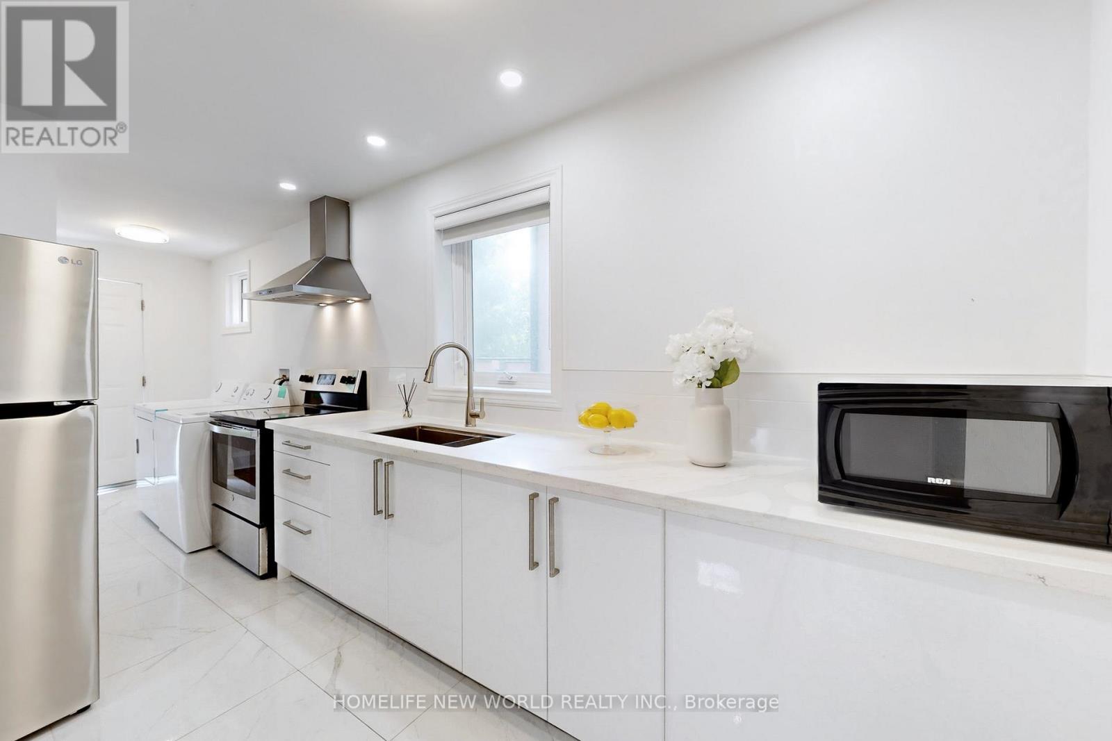 14 Franklin Avenue, Toronto, ON - Indoor Photo Showing Kitchen With Upgraded Kitchen